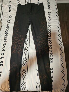 Lululemon Size 8 high rise tights